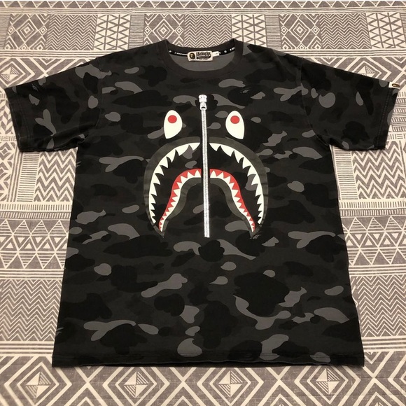 A Bathing Ape Bape 1st Camo Shark Tee Shirt Size Large - Picture 1 of 9